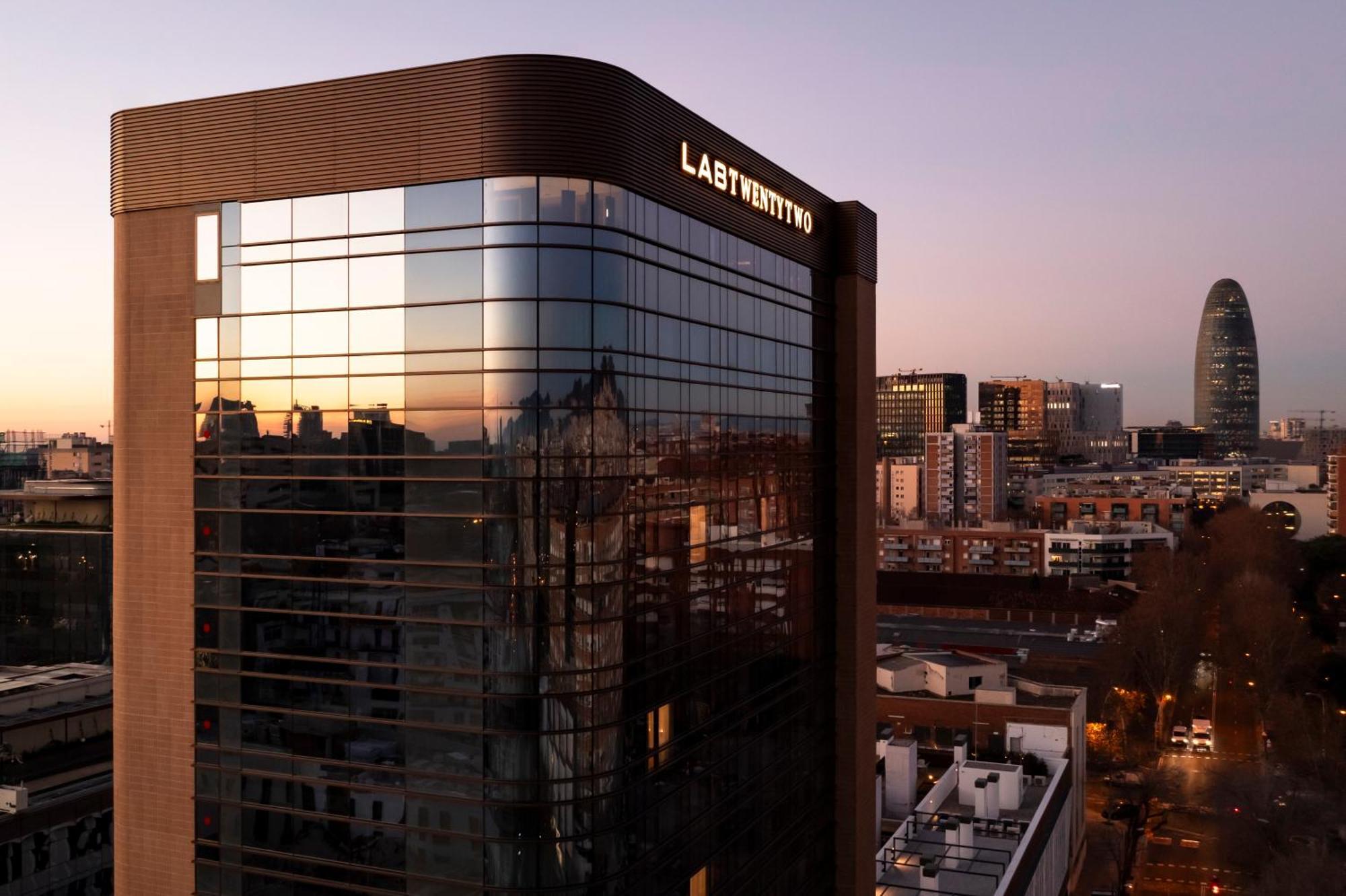 Labtwentytwo Barcelona, A Tribute Portfolio Hotel By Marriott المظهر الخارجي الصورة