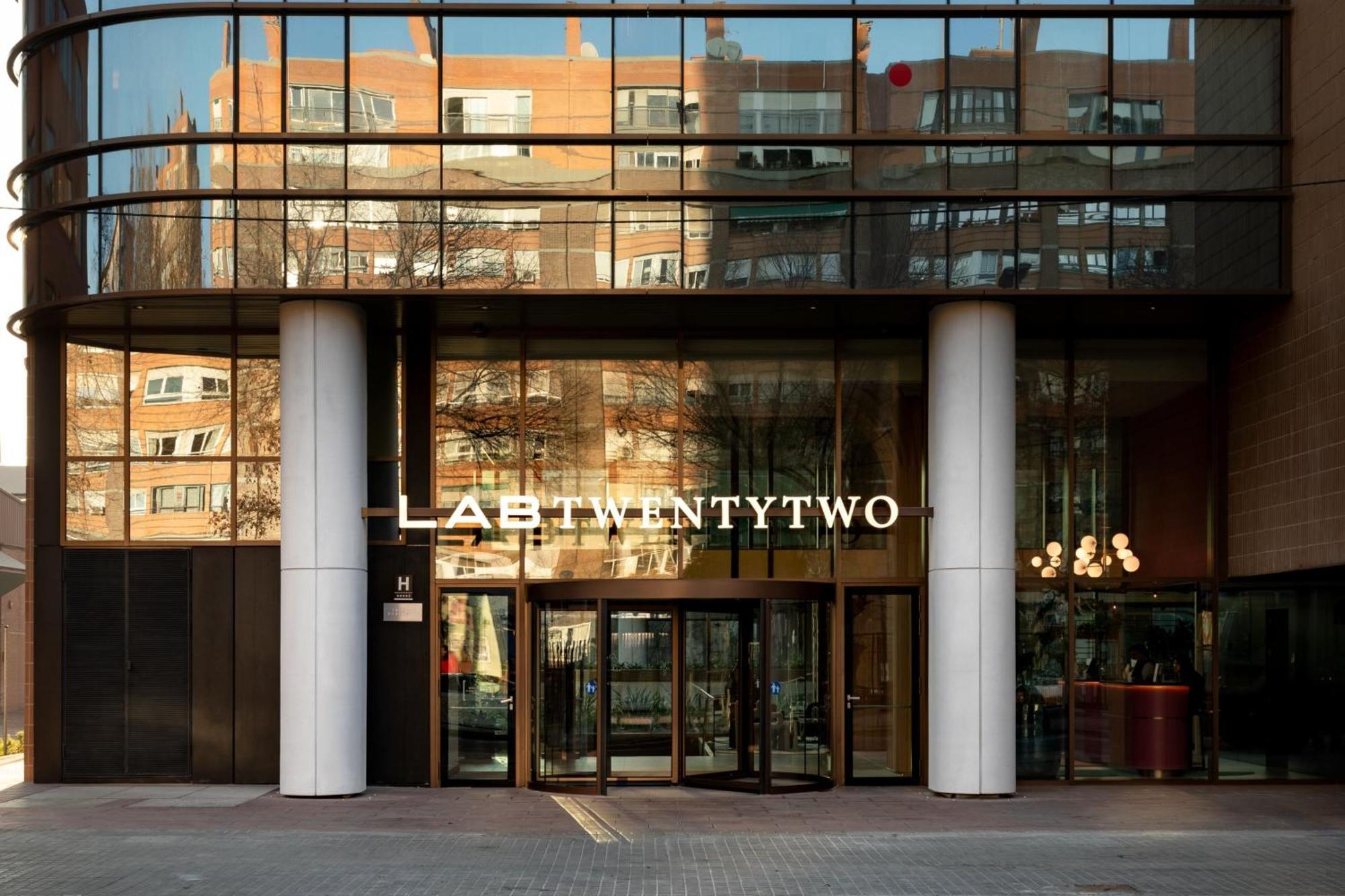 Labtwentytwo Barcelona, A Tribute Portfolio Hotel By Marriott المظهر الخارجي الصورة